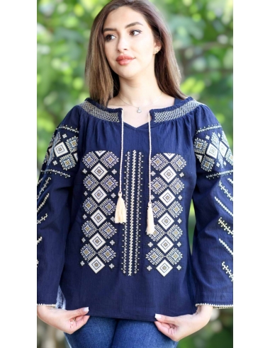 „ie tradițională albă cu broderie geometrică”