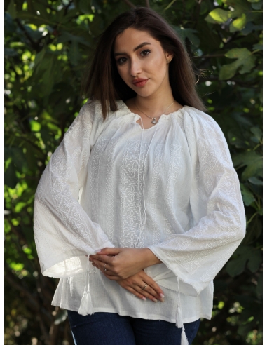 IE tradițională albă cu broderie geometrică din bumbac 100%, maneca lunga. Disponibilă în mărimi variate