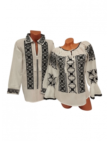 Set familie femeie si barbat cu maneca lunga de culoare alba cu broderie de culoare negra disponibile in marimi de la s la 3xl