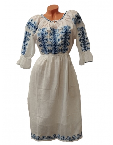 rochie traditionala alba brodata cu motive romanesti disponibila in marimi de la s la 3xl