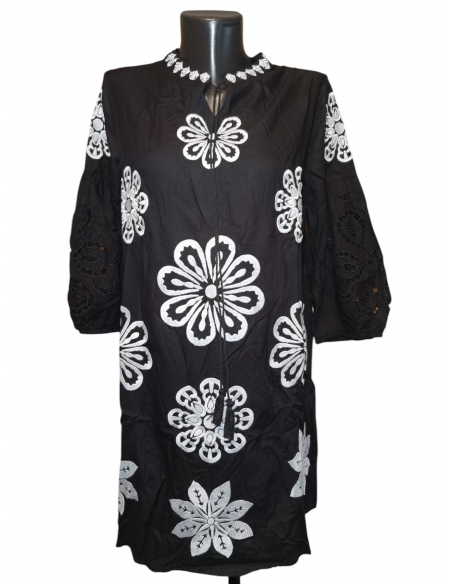 rochie traditionala brodata cu motive romanesti marimi disponibile de la S la 3XL