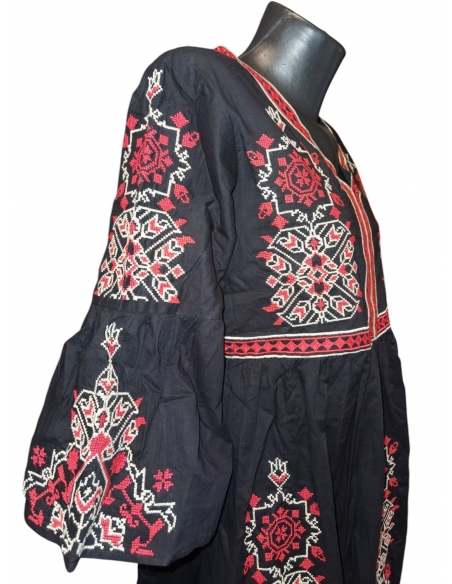 rochie traditionala brodata cu motive romanesti marimi disponibile de la S la 3XL