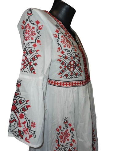 rochie traditionala brodata cu motive romanesti marimi disponibile de la S la 3XL