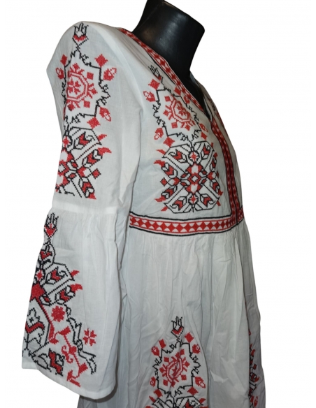 rochie traditionala brodata cu motive romanesti marimi disponibile de la S la 3XL