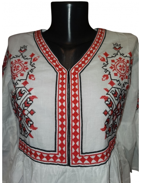 rochie traditionala brodata cu motive romanesti marimi disponibile de la S la 3XL