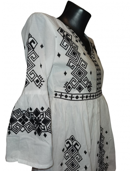 rochie traditionala brodata cu motive romanesti marimi disponibile de la S la 3XL