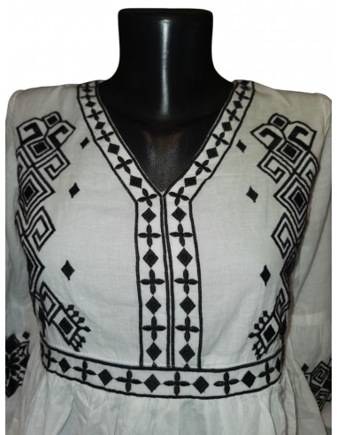 rochie traditionala brodata cu motive romanesti marimi disponibile de la S la 3XL
