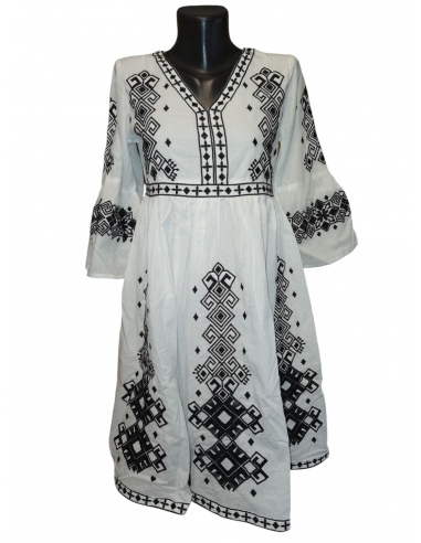 rochie traditionala brodata cu motive romanesti marimi disponibile de la S la 3XL