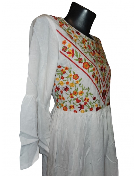 rochie traditionala brodata cu motive romanesti marimi disponibile de la S la 3XL