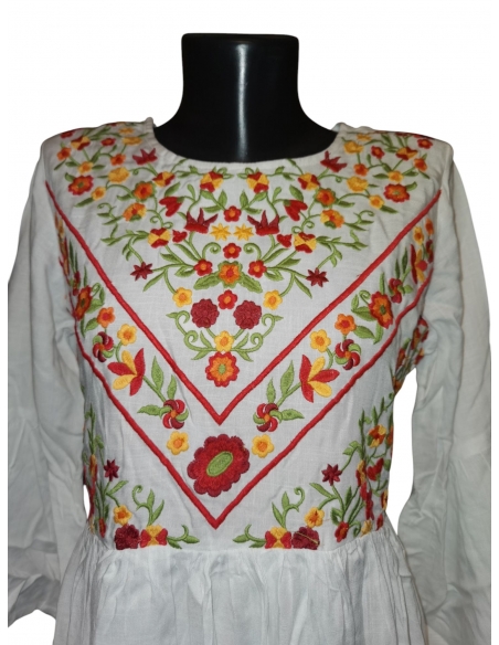 rochie traditionala brodata cu motive romanesti marimi disponibile de la S la 3XL
