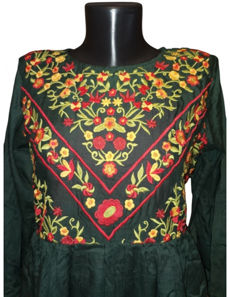 rochie traditionala brodata cu motive romanesti marimi disponibile de la S la 3XL