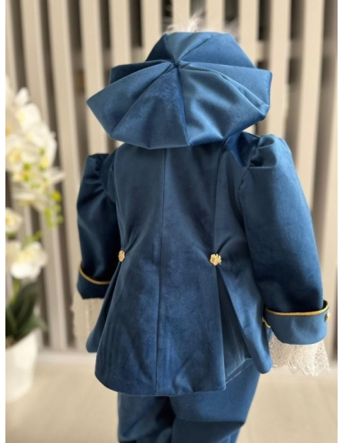 Costum de botez pentru băieți, disponibil în mărimi 3 luni, 3-6 luni, 6-9 luni, 9-12 luni.