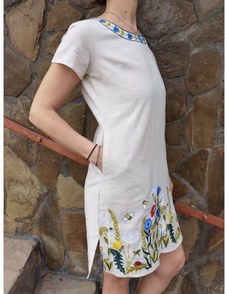 rochie traditionala brodata cu motive romanesti marimi disponibile de la S la 3XL