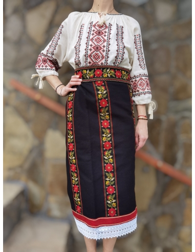 Catrinta cu flori si brau traditional