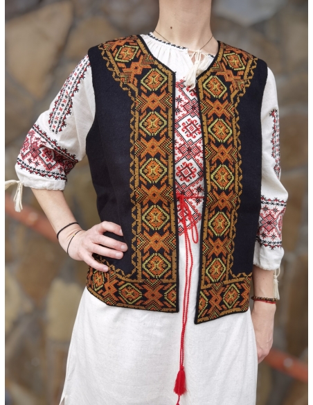 Vesta traditionala din amestec lana, brodata cu motive romanesti, disponiblia in marimi variate de la S la 3XL