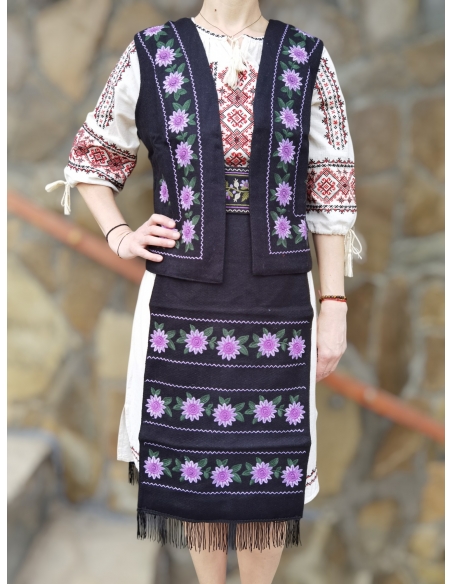 Vesta traditionala din amestec lana, brodata cu motive romanesti, disponiblia in marimi variate de la S la 3XL
