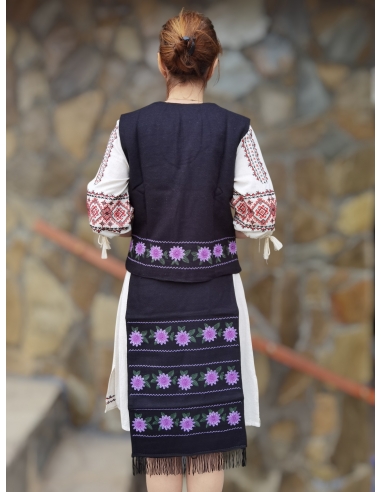 Vesta traditionala din amestec lana, brodata cu motive romanesti, disponiblia in marimi variate de la S la 3XL