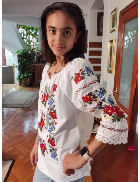 Ie Tradițională Damă cu Broderie Florală Roșie și Albastră – Mărimi S-3XL – Bumbac 100%