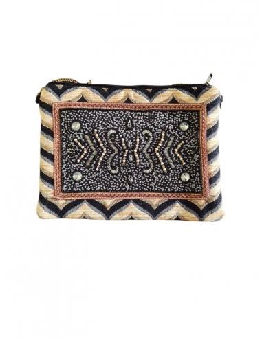 Geanta plic cu motive traditionale, din material textil, cu strasuri si paiete cusute manual.