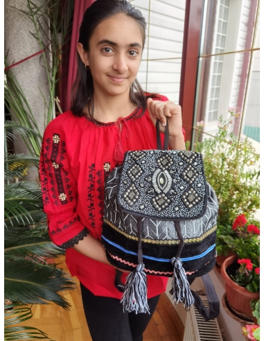 Rucsac din material textil cu broderie manuală, strasuri și paiete