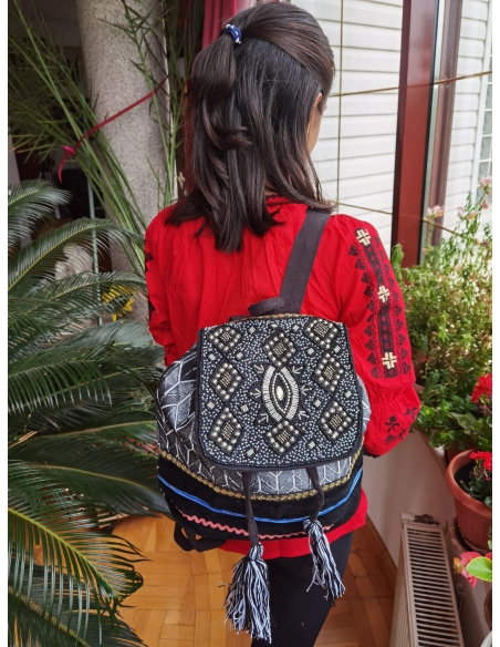 Rucsac din material textil cu broderie manuală, strasuri și paiete