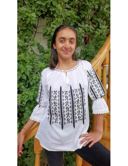 Ie Tradițională Damă – Albă, Broderie Negru-Verde, Mâneci Trei Sferturi