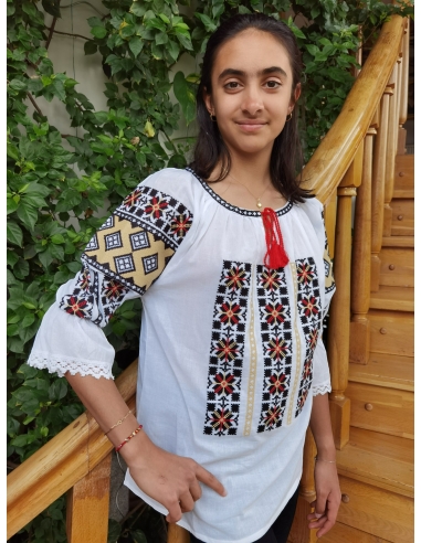 Ie Tradițională Albă din Bumbac cu Broderie Geometrică–Mâneci Trei Sferturi