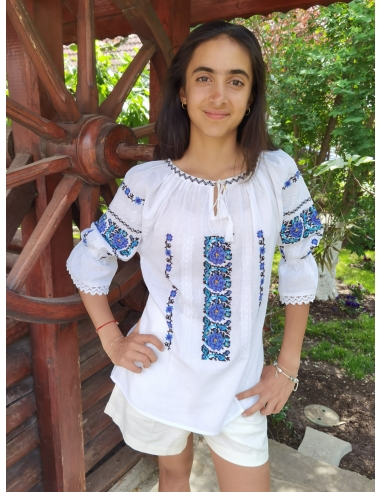 Ie Tradițională Albă din Bumbac cu Broderie Florala Albastra