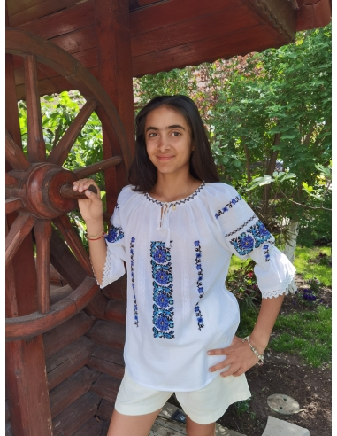 Ie Tradițională Albă din Bumbac cu Broderie Florala Albastra