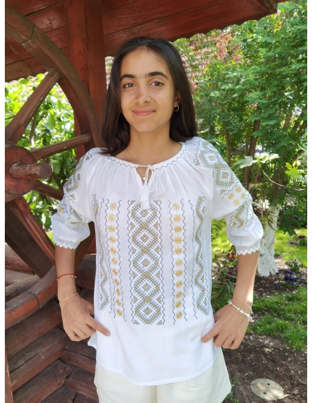 Ie Tradițională Alba din Bumbac cu Broderie Geometrica Bej – Mâneci Trei Sferturi