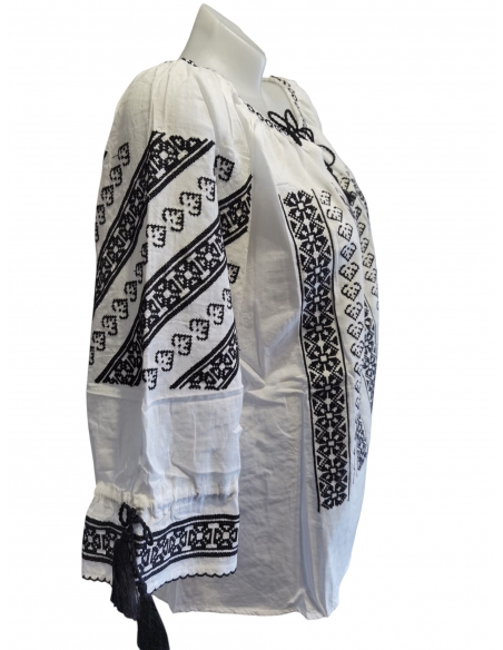 Ie Românească Albă din Bumbac cu Broderie Neagră Tradițională – Model Geometric cu Inimi