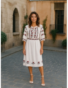Rochie Tradițională Albă cu Broderie Roșie și Neagră – Marimi S-3XL