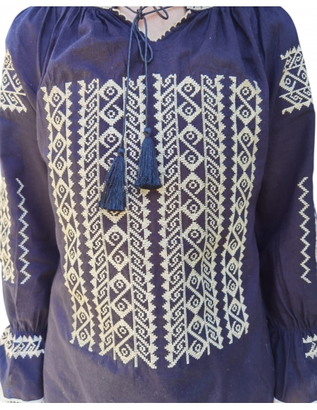 Ie Tradițională Românească Neagră cu Broderie Bej – Model Autentic și Elegant