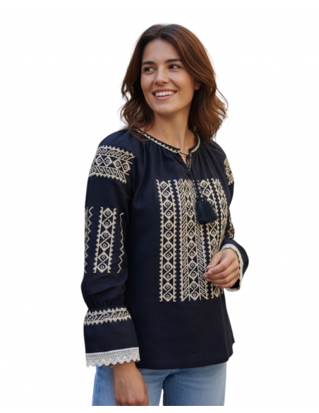 Ie Tradițională Românească Neagră cu Broderie Bej – Model Autentic și Elegant