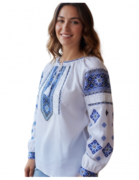 Ie Tradițională Românească Albă cu Broderie Albastră
