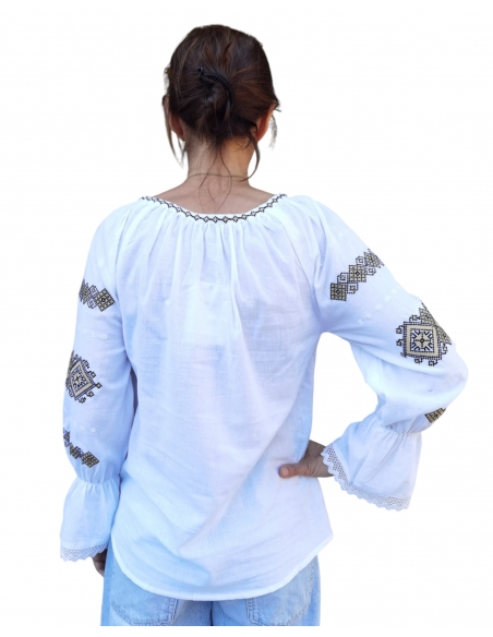 Ie Tradițională Românească Albă cu Broderie Bej și Negru – Model Autentic pentru Femei
