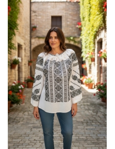 Ie tradițională românească albă cu broderie neagră, din bumbac natural, mânecă lungă – IiRomanesti.ro