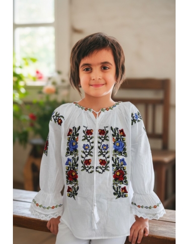 Ie Traditionala Fetite Alba cu Broderie Multicolora – Model Popular Romanesc