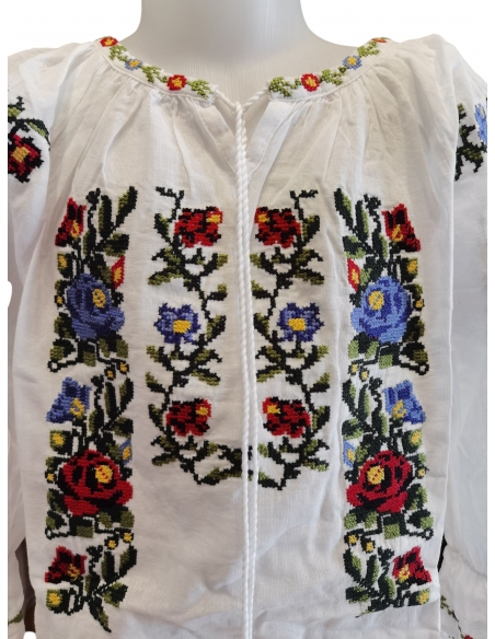 Ie Traditionala Fetite Alba cu Broderie Multicolora – Model Popular Romanesc