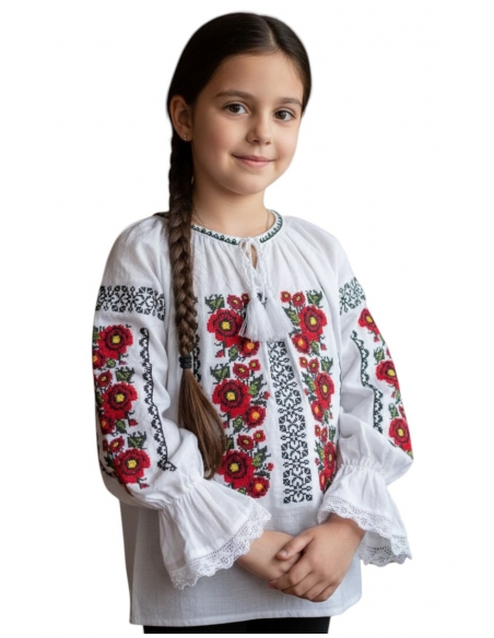 Ie traditionala fetite cu broderie rosie si motive florale