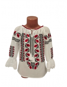 Ie traditionala fetita cu maci rosii si broderie neagra