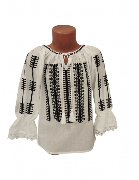 Ie traditionala fetite din zona Sibiului cu broderie neagra