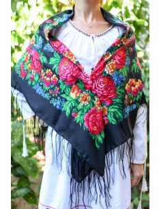 Sal traditional tip rusesc cu motive florale – fond negru, model clasic cu ciucuri