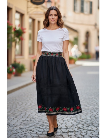 Fusta traditionala romaneasca neagra brodata cu trandafiri rosii