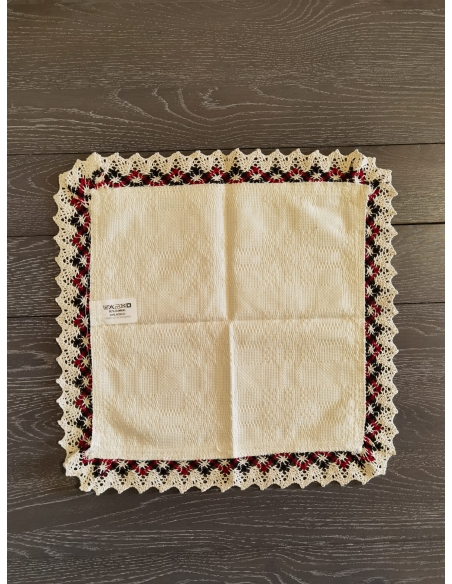 servet traditional romanesc cu dantela crosetata decorativa model rustic bumbac