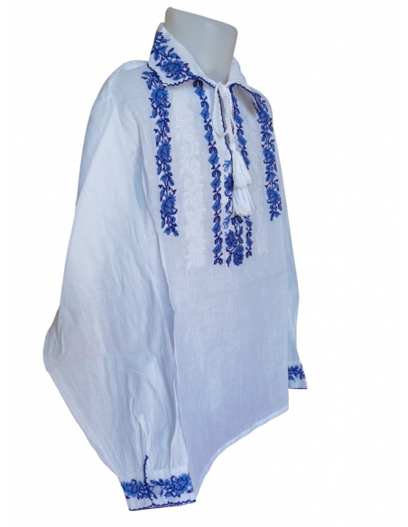 Set familie ii traditionale alb cu broderie albastra – mama tata copil