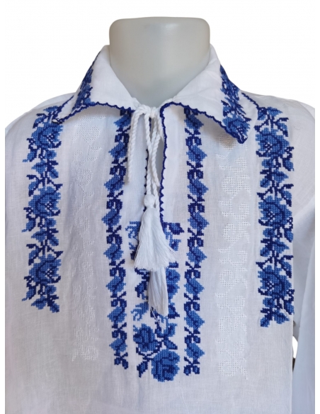 Set familie ii traditionale alb cu broderie albastra – mama tata copil