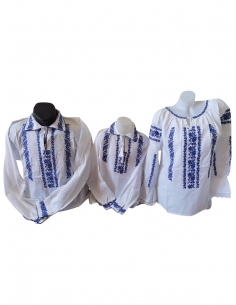 Set familie ii traditionale alb cu broderie albastra – mama tata copil