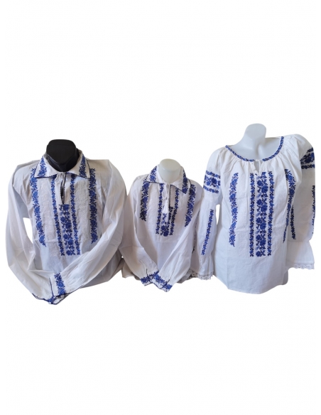 Set familie ii traditionale alb cu broderie albastra – mama tata copil