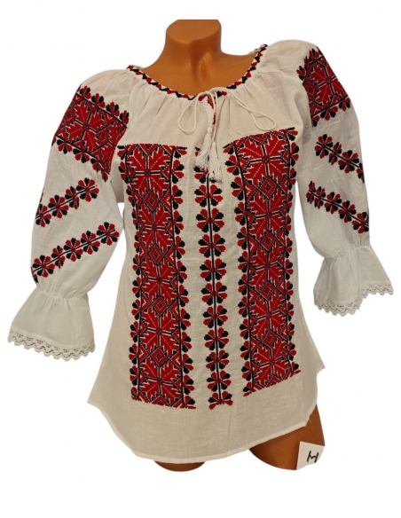 Ie traditionala dama alba cu broderie rosie si motive populare romanesti